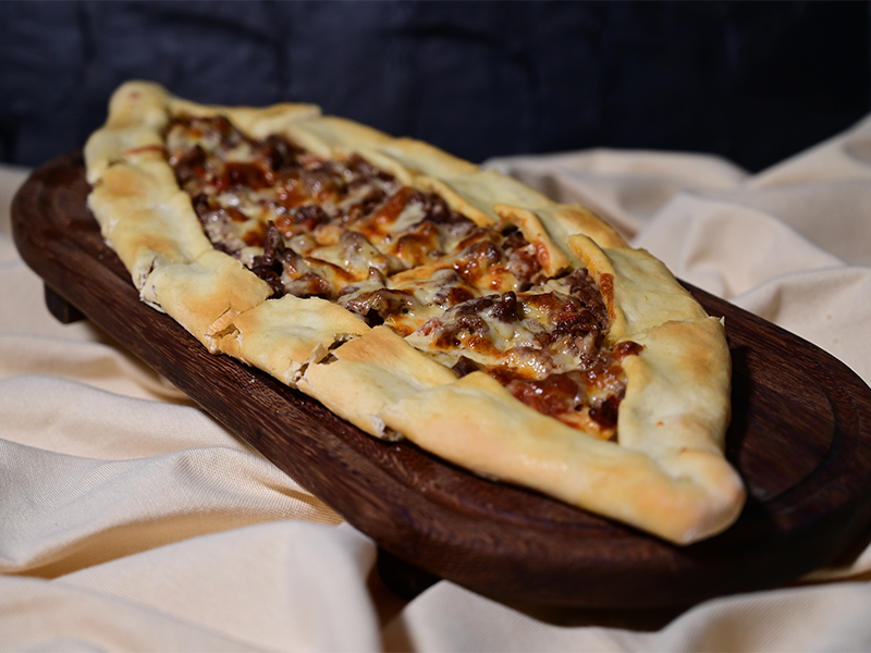 258) Pide With Cheese And Cubed Beef 